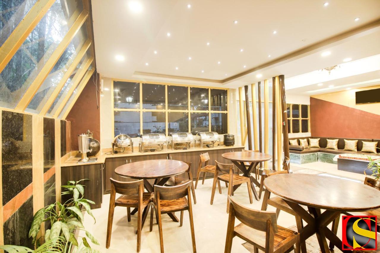 Candolim Sands 호텔 외부 사진